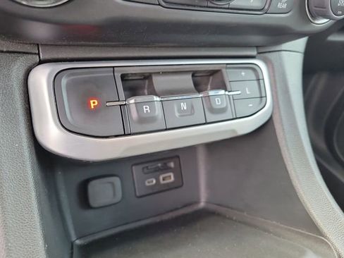 Used 2023 GMC Acadia SLT image 23