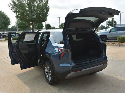 New 2027 Chevrolet Equinox LT w/ Convenience Package II FWD image 16