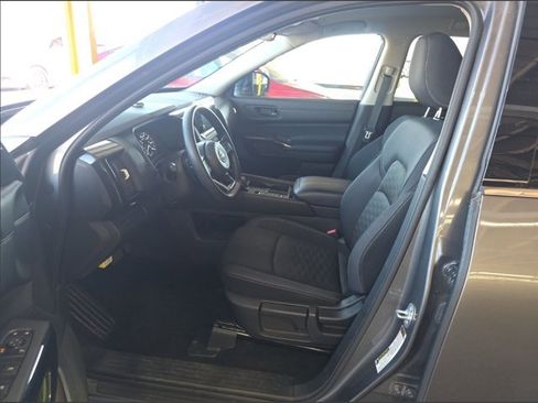 Certified 2024 Nissan Pathfinder S image 3