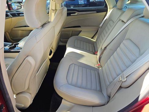 Used 2015 Ford Fusion SE image 17
