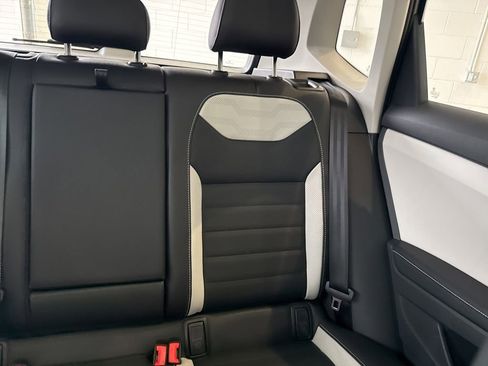 Used 2025 Volkswagen Taos SEL image 17