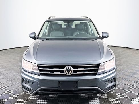 Used 2021 Volkswagen Tiguan SE w/ Panoramic Sunroof Package image 2