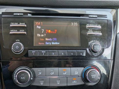 Used 2018 Nissan Rogue Sport S image 12