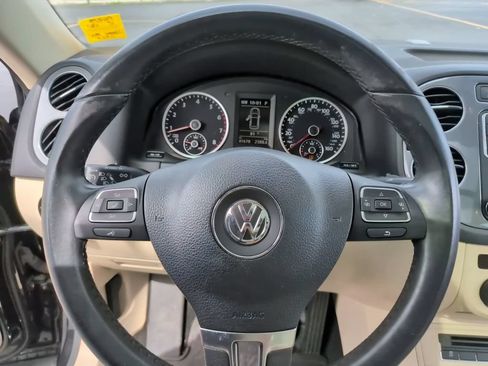 Used 2017 Volkswagen Tiguan SEL FWD image 22