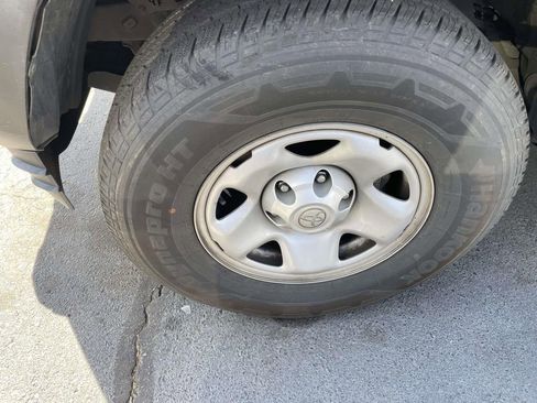 Used 2016 Toyota Tacoma SR image 10