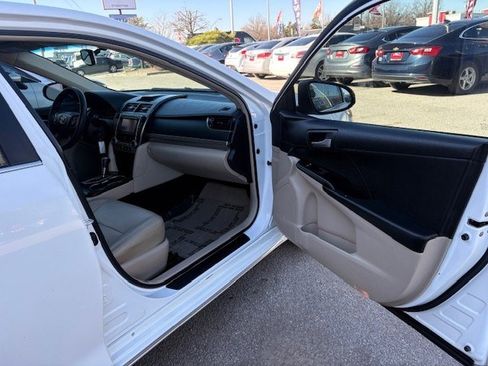 Used 2012 Toyota Camry L image 10