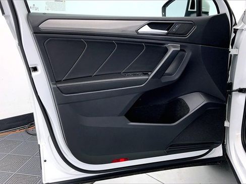 Certified 2023 Volkswagen Tiguan SE w/ Panoramic Sunroof Package image 23