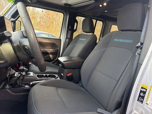 Used 2024 Jeep Wrangler Unlimited Rubicon 4xe image 15