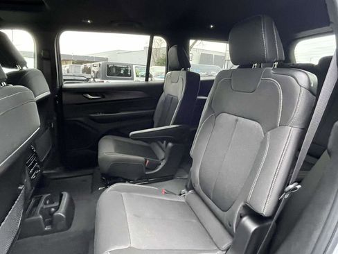 New 2025 Jeep Grand Cherokee L Laredo w/ Luxury Tech Group I image 21