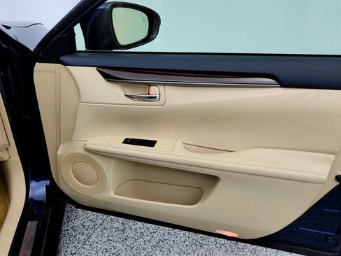 Used 2015 Lexus ES 350 w/ Luxury Package image 27