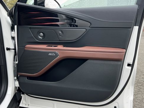 New 2026 Lincoln Nautilus Reserve w/ Jet Appearance Package AWD/4WD image 7