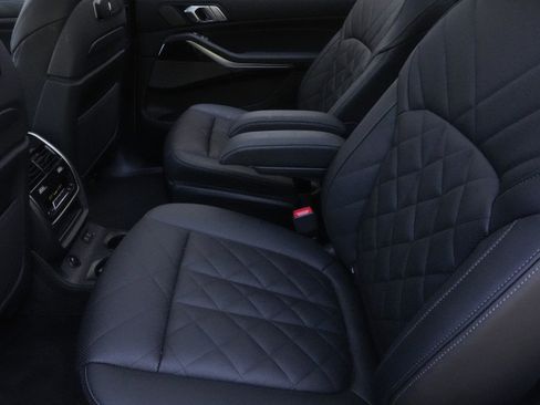 Used 2025 BMW X7 xDrive40i w/ M Sport Package AWD/4WD image 36