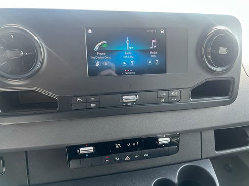 Used 2024 Mercedes-Benz Sprinter 2500 image 16