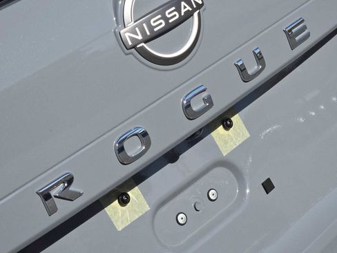 Used 2022 Nissan Rogue SL w/ SL Premium Package image 12