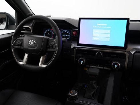 Used 2025 Toyota Tacoma TRD Off-Road image 12