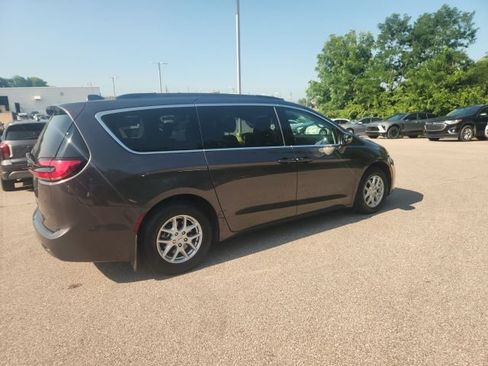 Used 2022 Chrysler Pacifica Touring-L FWD image 8