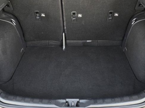 Used 2022 Nissan Kicks SV image 9