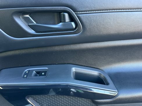 Used 2024 Nissan Pathfinder SV image 21