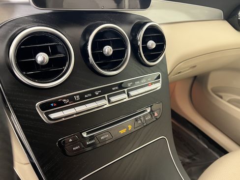 Used 2019 Mercedes-Benz GLC 300 4MATIC image 30