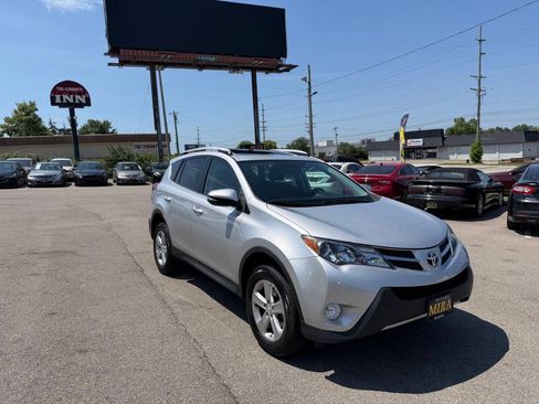 Used 2013 Toyota RAV4 XLE AWD/4WD image 4