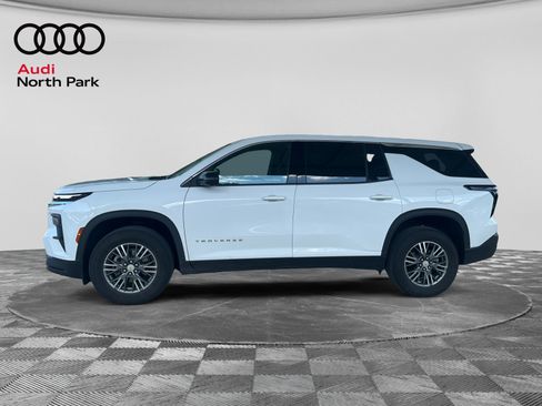 Used 2024 Chevrolet Traverse LS FWD image 2
