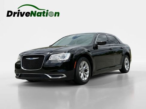 Used 2018 Chrysler 300 Touring RWD image 1