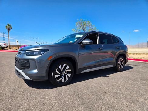Certified 2025 Volkswagen Tiguan S FWD image 3