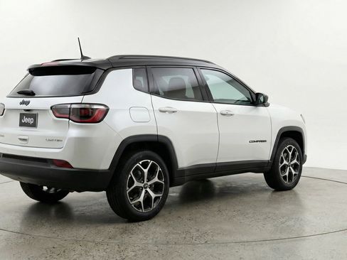 Used 2025 Jeep Compass Limited image 9