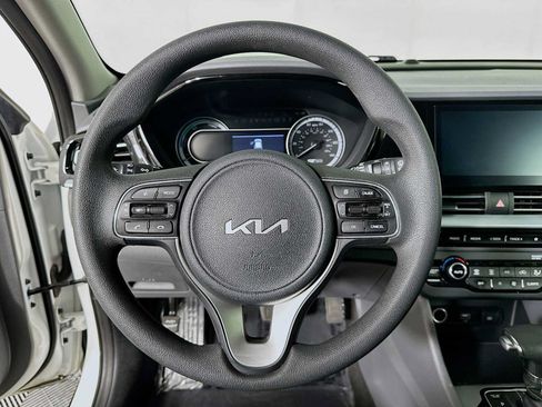 Used 2022 Kia Niro LX FWD image 11