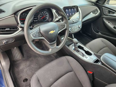 Used 2022 Chevrolet Malibu LT image 2