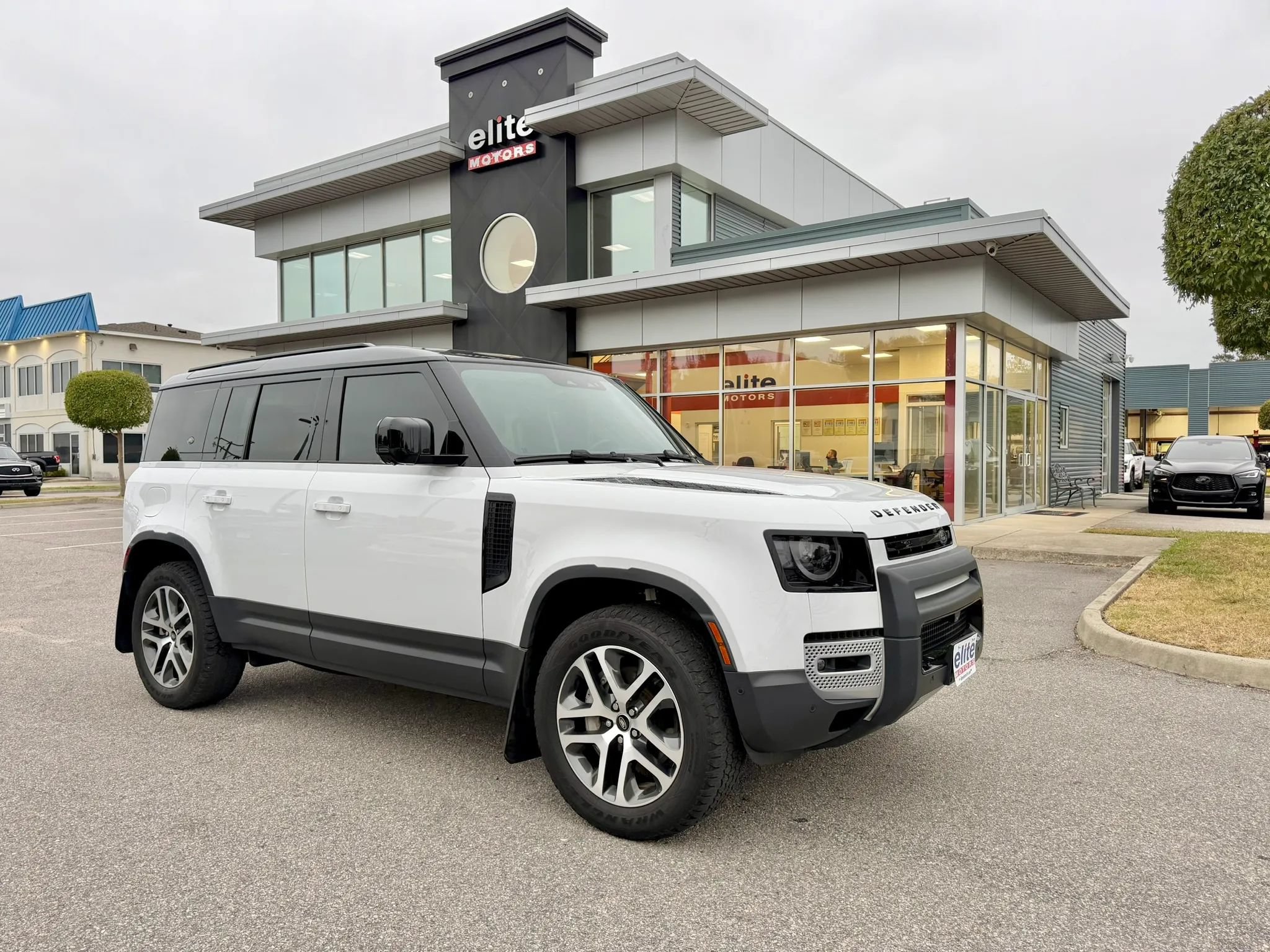 Used 2024 Land Rover Defender 110 S AWD/4WD image 1