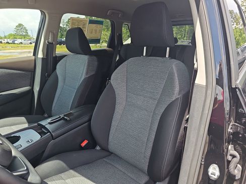 Used 2023 Nissan Rogue SV FWD image 16