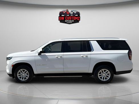 Used 2024 Chevrolet Suburban LT RWD image 4