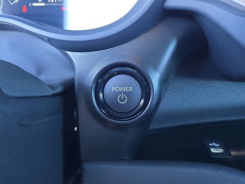 Used 2025 Toyota Sienna Platinum image 28