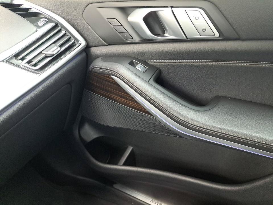 Used 2020 BMW X7 xDrive40i AWD/4WD image 30