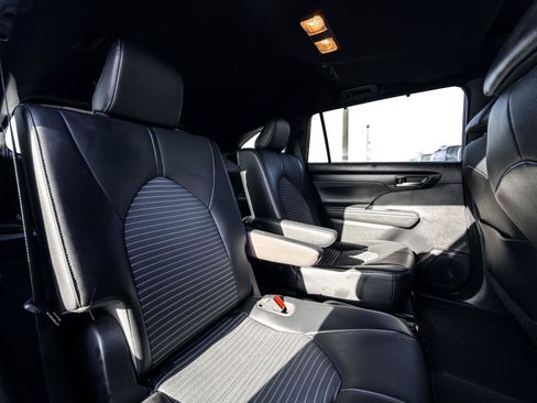 Used 2021 Toyota Highlander XSE FWD image 21