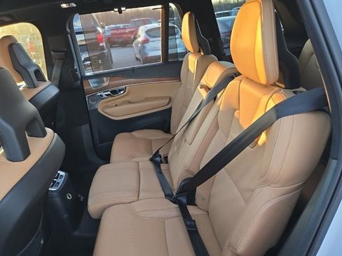 Used 2017 Volvo XC90 T8 Inscription w/ Luxury Package image 12