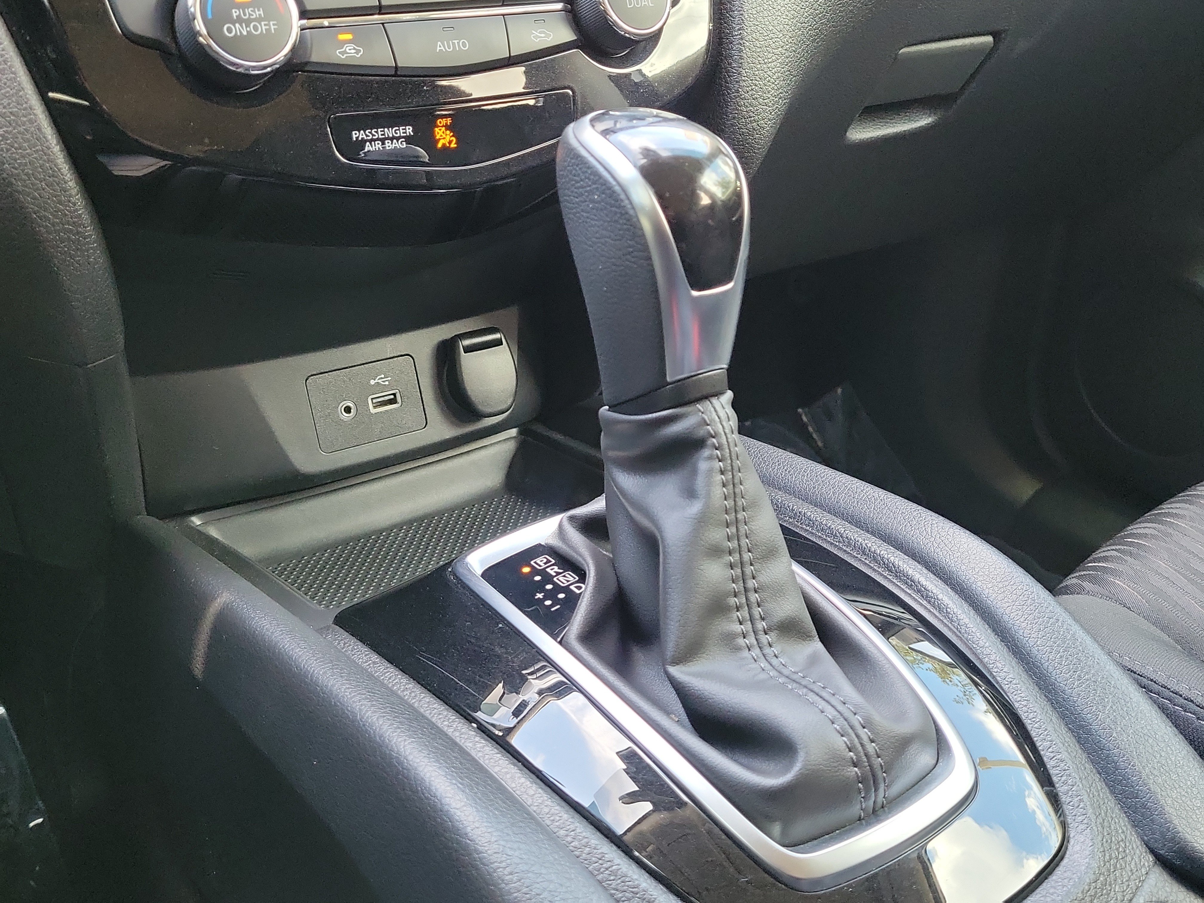Certified 2020 Nissan Rogue SV FWD image 30
