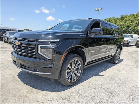 New 2026 Chevrolet Suburban High Country AWD/4WD image 8