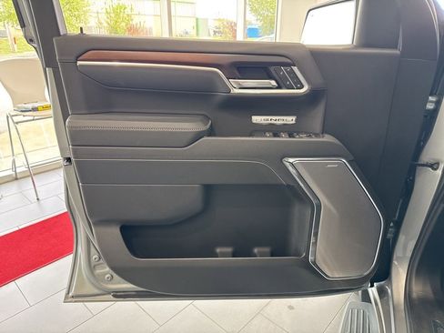 Used 2025 GMC Sierra 1500 Denali AWD/4WD image 36