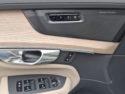 New 2026 Volvo XC90 B5 Plus w/ Protection Package Premier image 8