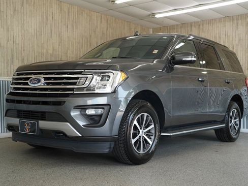 Used 2018 Ford Expedition XLT w/ Equipment Group 202A AWD/4WD image 4