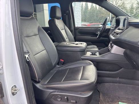 Used 2023 GMC Yukon XL SLT w/ SLT Luxury Package image 34