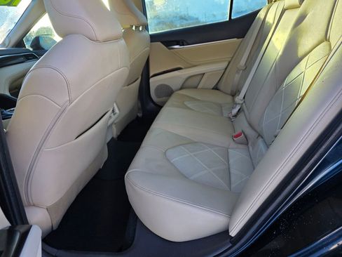 Used 2018 Toyota Camry XLE image 27