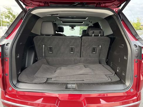 Used 2021 Chevrolet Traverse Premier w/ LPO, 'HIT The Road' Package AWD/4WD image 12
