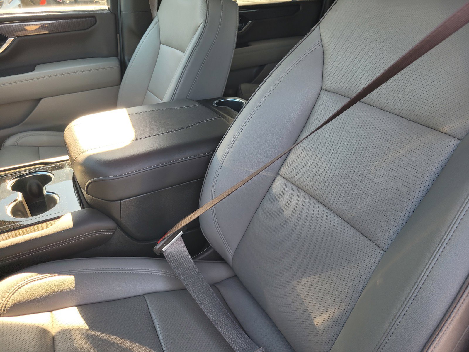 Used 2026 GMC Yukon XL Elevation AWD/4WD image 9