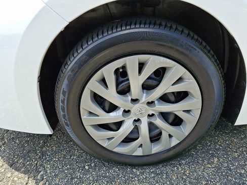 Used 2019 Toyota Corolla LE image 28