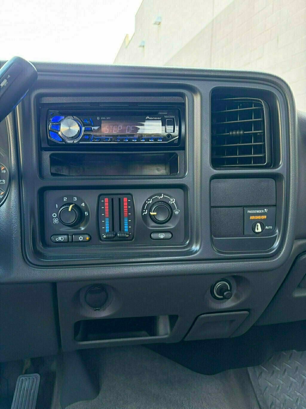 Used 2004 Chevrolet Silverado 1500 4x4 Regular Cab w/ Light Duty Power Package image 27