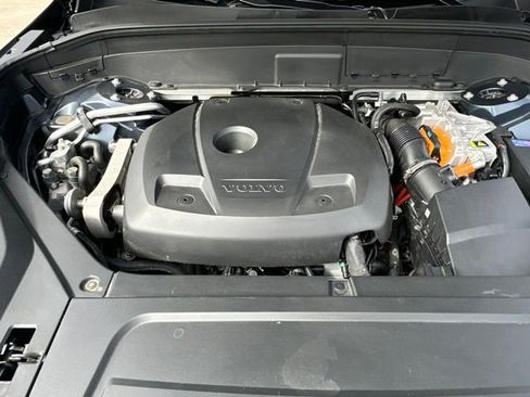 Certified 2024 Volvo XC90 T8 Plus AWD/4WD image 35