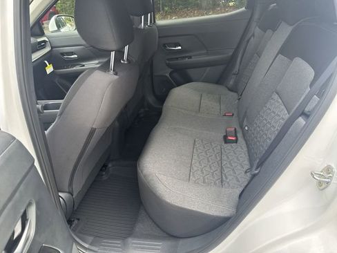 Used 2025 Nissan Kicks SV image 13